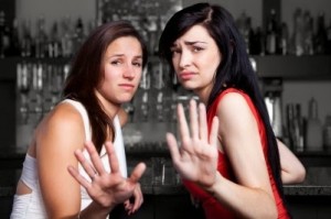 women-in-bar-rejecting-a-man